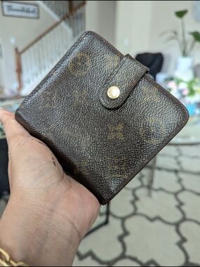 Louis Vuitton Vintage Bifold Wallet (Year 2000, France)